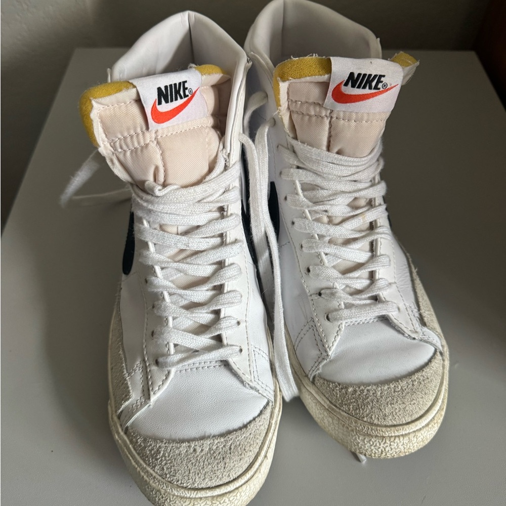 Nike White and Red Sneakers